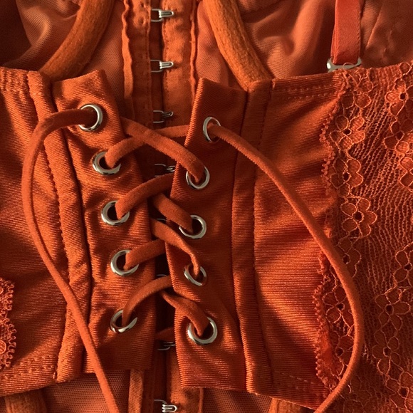 edikted corset top - Picture 3 of 6